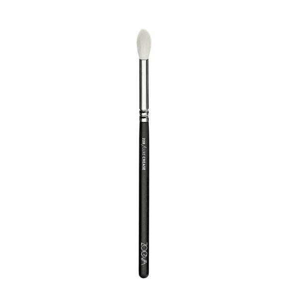 The Zoeva 228 Luxe Crease Brush, £9.50