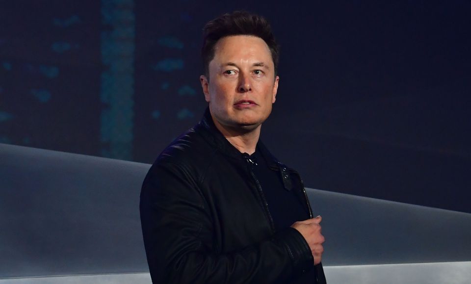  Elon Musk told audience the shattered glass would be fixed in post production