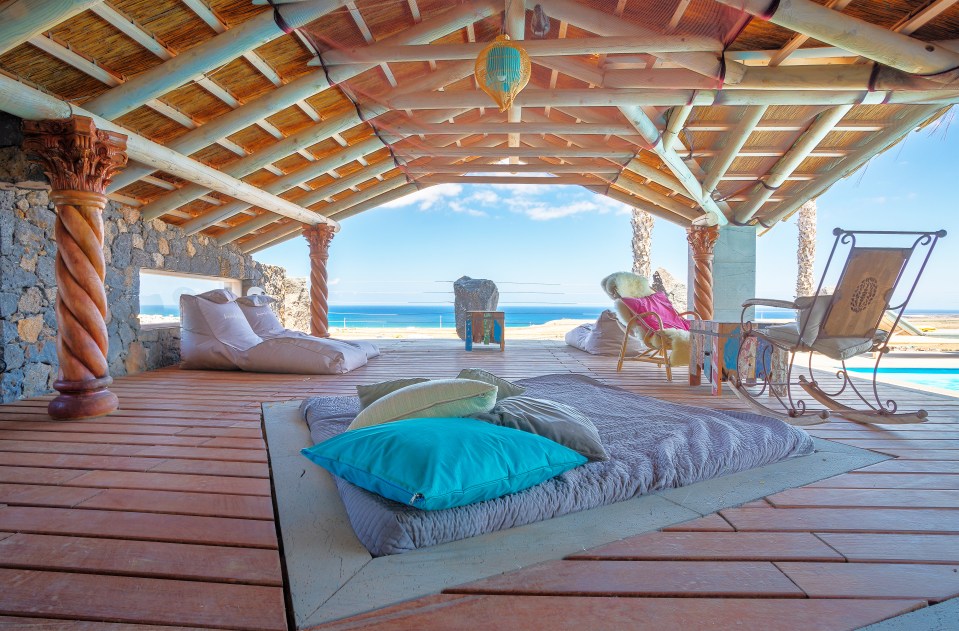  The villa is situated on the quieter end of the island, for complete detox and stress-free holidays