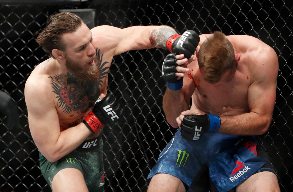  McGregor dropped Cerrone with a heavy left hand