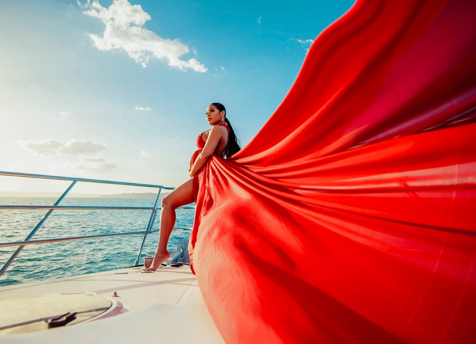 He posted stunning photos of his pregnant partner Kasi Bennett