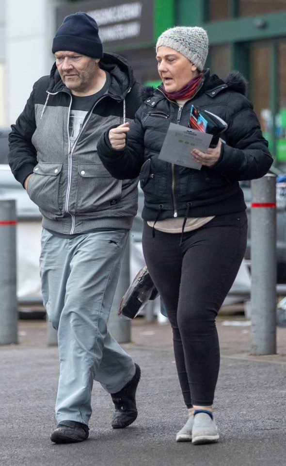  Karen Matthews and her paedo fiancé Paul Saunders appear to be back on track