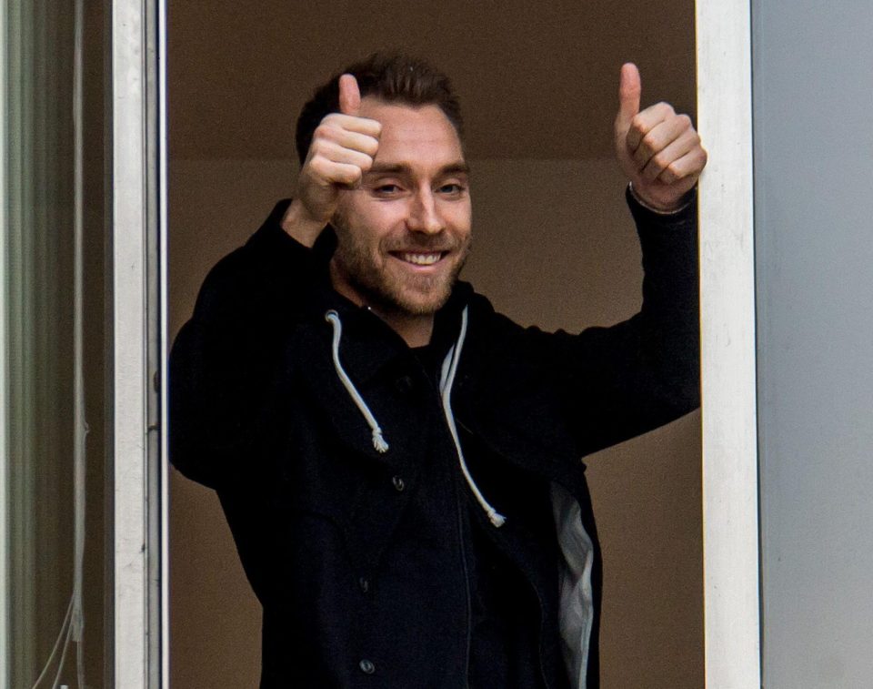  Christian Eriksen gives fans the thumbs up at Inter Milan's training ground