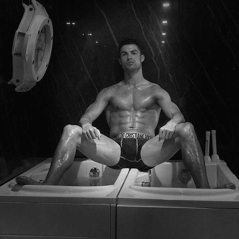  CR7 isn't shy about stripping down for his posts