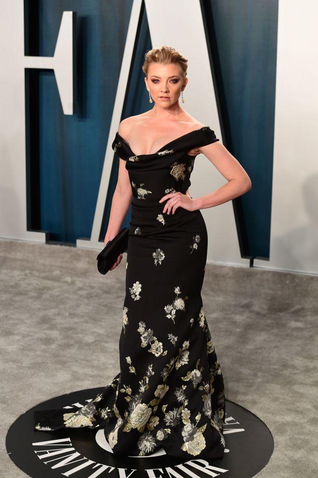  Natalie Dormer looked elegant in a black and gold design