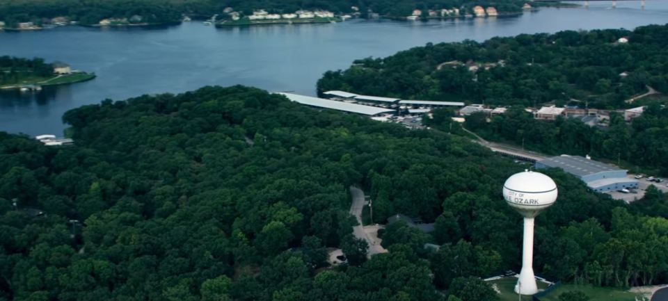  The Byrdes bring noise to the quiet summer resort of Ozark
