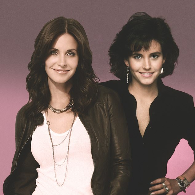  Courteney Cox alongside original Monica Geller