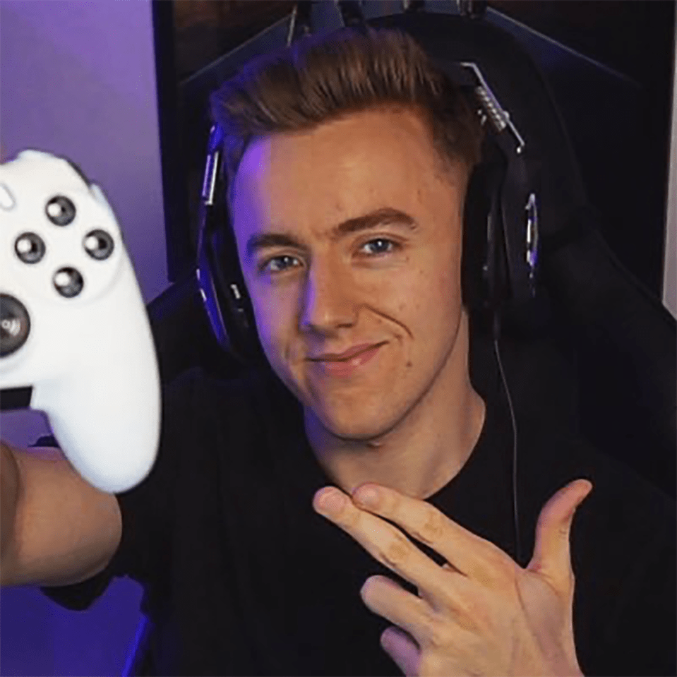  Spratt is a popular YouTuber and pro gamer known for playing Call of Duty