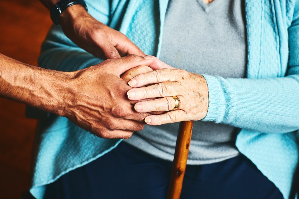  Elderly people could have symptoms such as delirium and fatigue