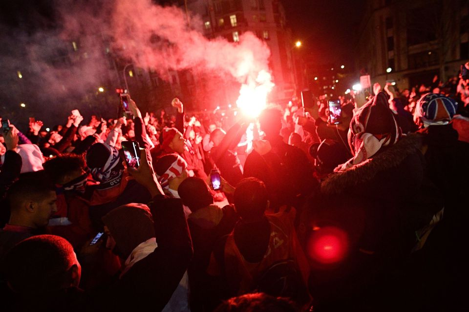  PSG's victory over Dortmund drew large crowds despite virus fears