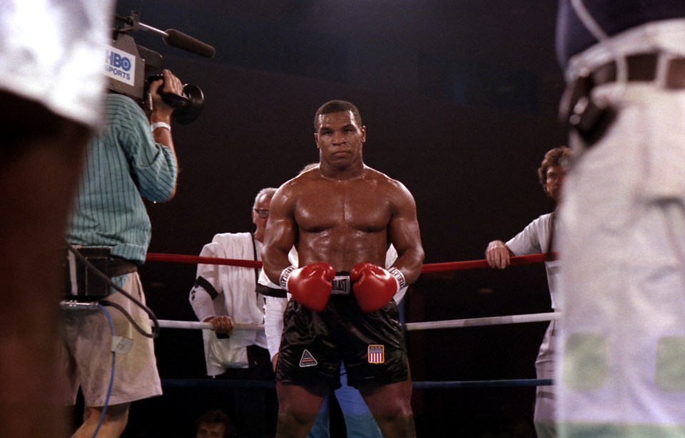  Tyson holds the record as the youngest boxer to win a heavyweight title