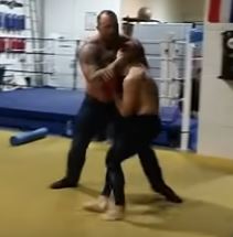  The Game Of Thrones star tried to get Conor McGregor in a headlock