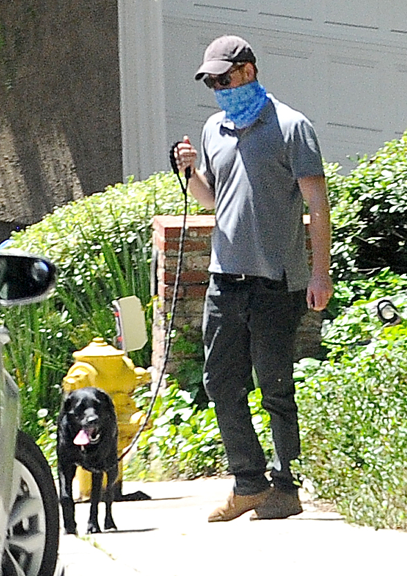  Both Meghan Markle and Prince Harry used blue bandanas to comply with new California regulations on face coverings