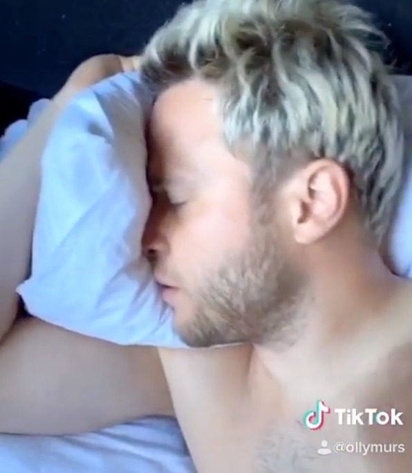  Olly Murs looked angelic before he got slapped by Amelia