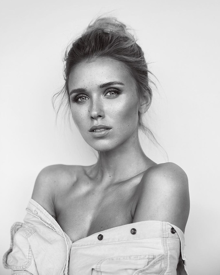  Scarlett is a 26-year-old model