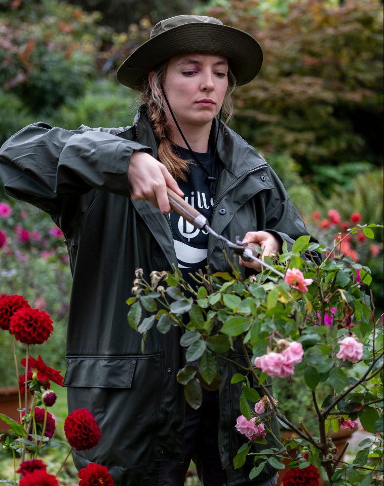  Villanelle has to be a jack of all trades to get close enough to her victims, including gardening