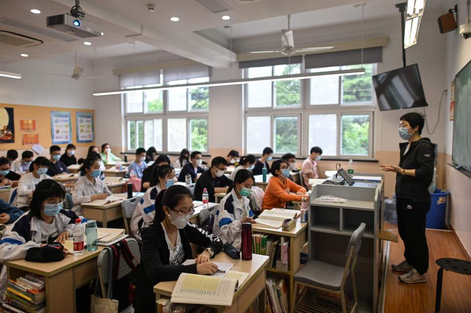  Children in major Chinese cities are starting to return to school