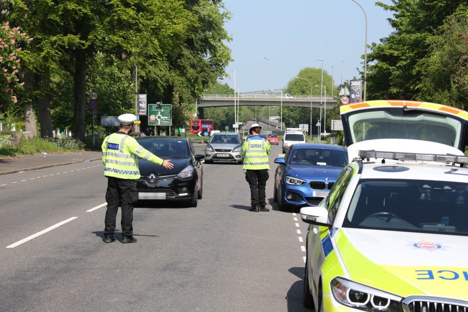  A police checkpoint turning away cars trying to get into Brighton as bored families break coronavirus lockdown