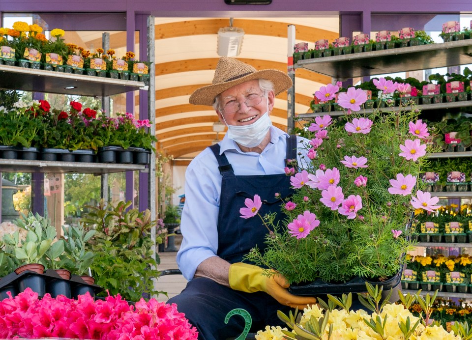 Sun Gardening Editor Peter Seabrook visiting Abercorn garden centre Great Baddow 