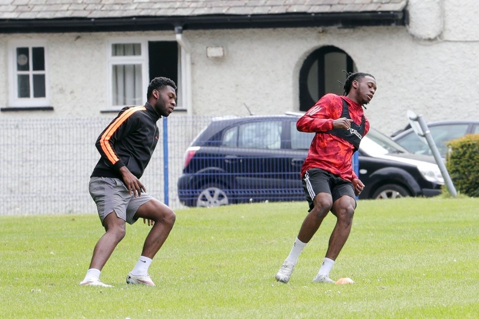  The United defenders had trained together on Monday