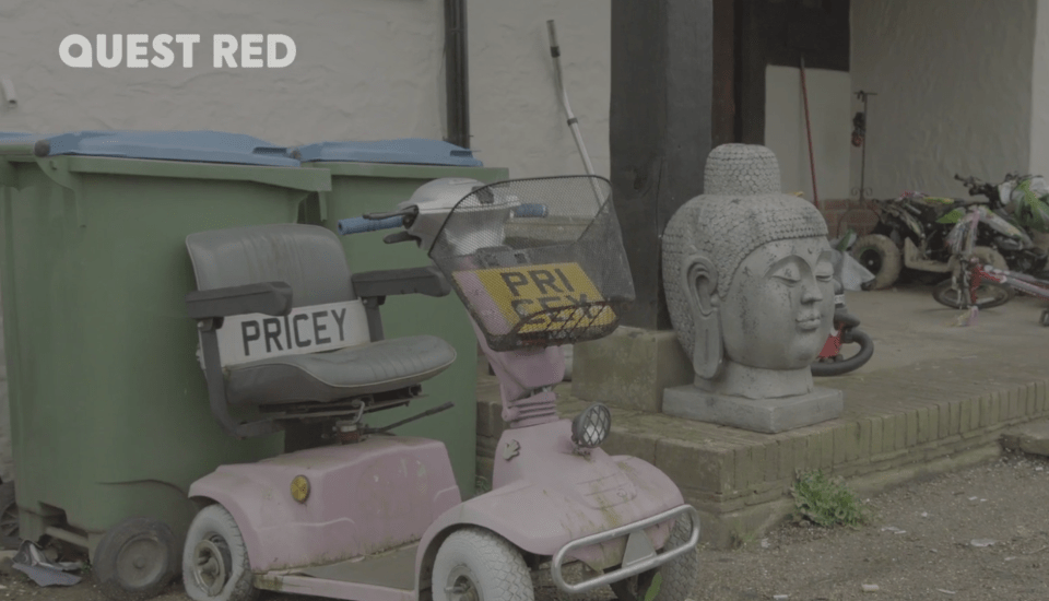  Katie drives up to her old 'mucky mansion' to collect items she needs after moving into rented accommodation