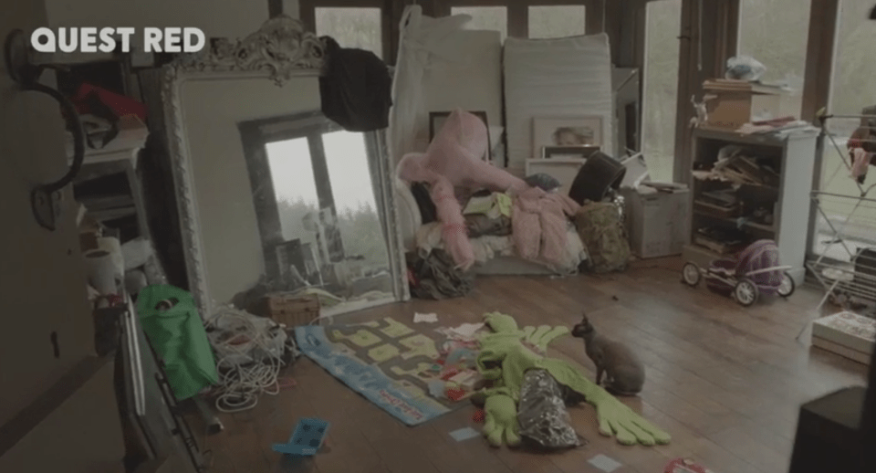  Katie shows fans inside her old home