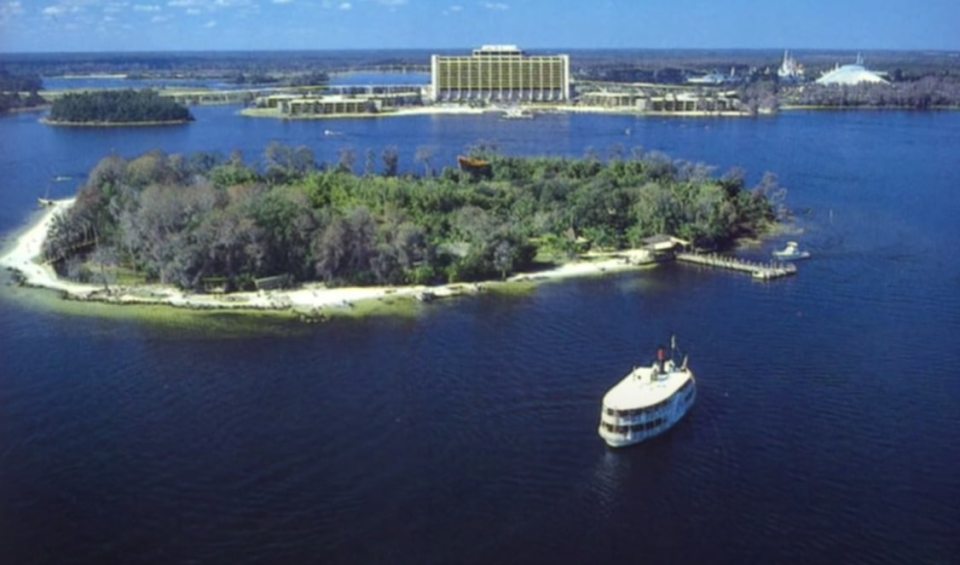 Guests would be able to watch birds in the aviary as well as reptiles and monkeys
