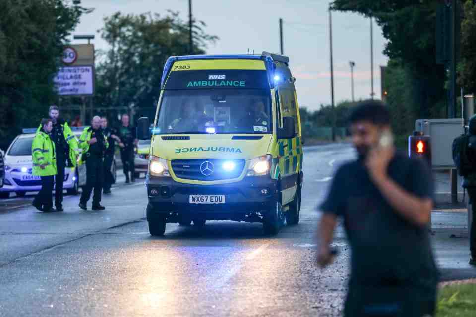 HUGE POLICE PRESENCE AFTER 1000'S ATTENED ILLEGAL RAVE IN CARRINTON WITH AMID REPORTS OF STABBING