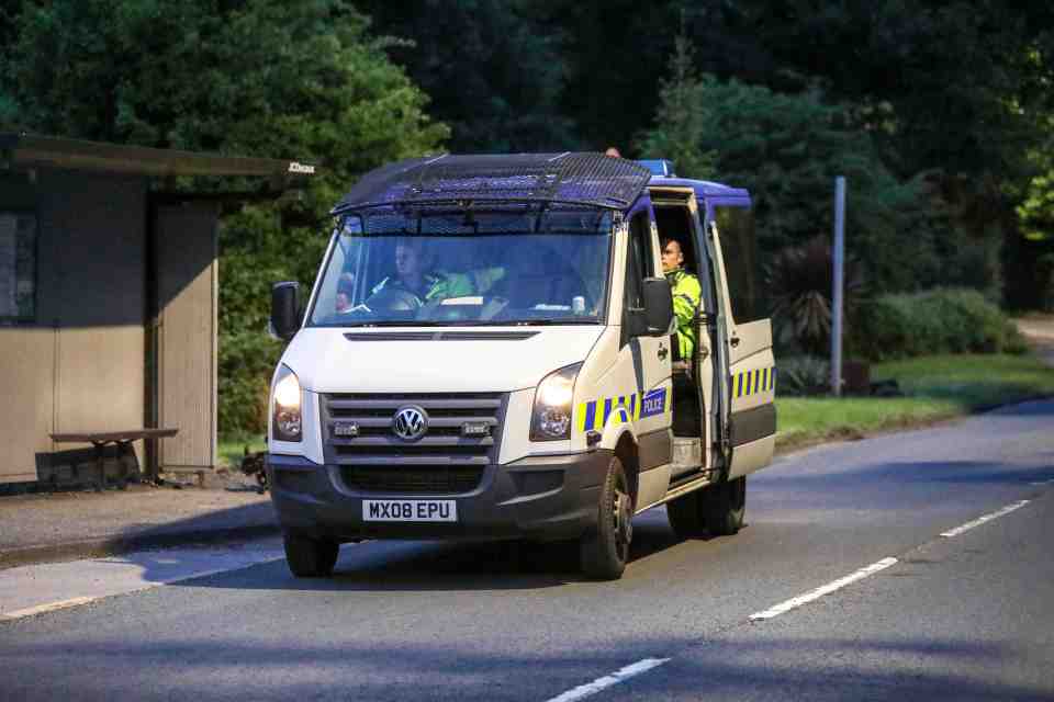 HUGE POLICE PRESENCE AFTER 1000'S ATTENED ILLEGAL RAVE IN CARRINTON WITH AMID REPORTS OF STABBING