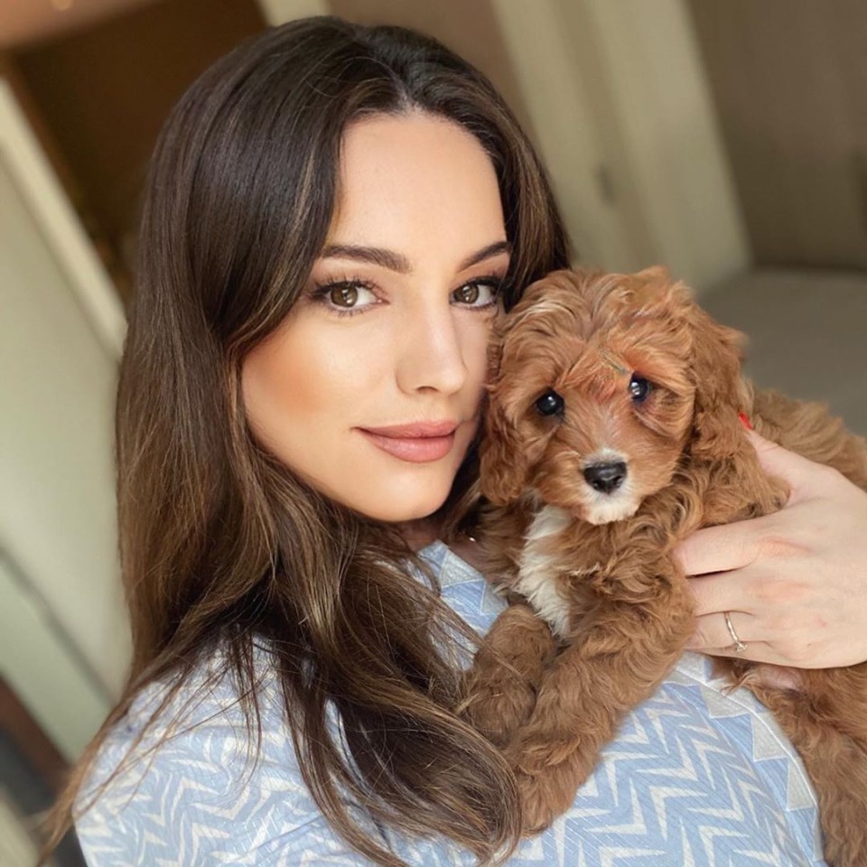 The model introduced her new cavapoo Teddy, who already has his own Instagram page