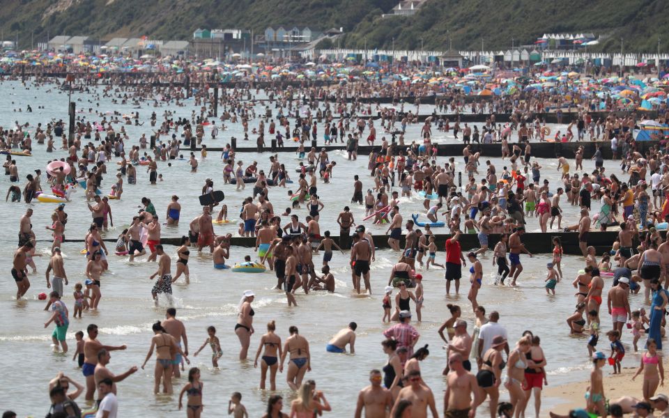 The weather will stay beautiful before thunderstorms roll in, Met Office forecasters say