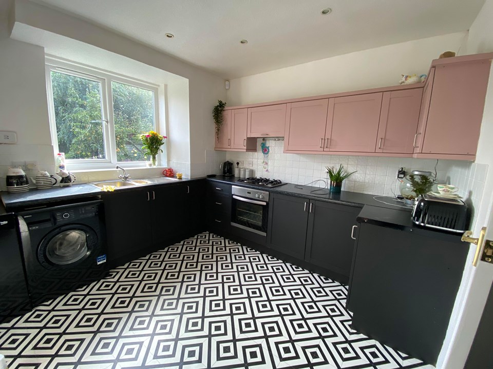 A savvy homeowner has revealed how she transformed her kitchen for just £270