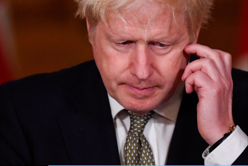 Body language expert Judi James said Boris flicked down to his notes 