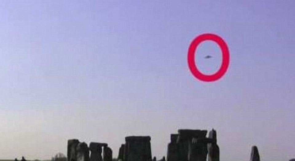 An apparent UFO sighting above Stonehenge in 2015