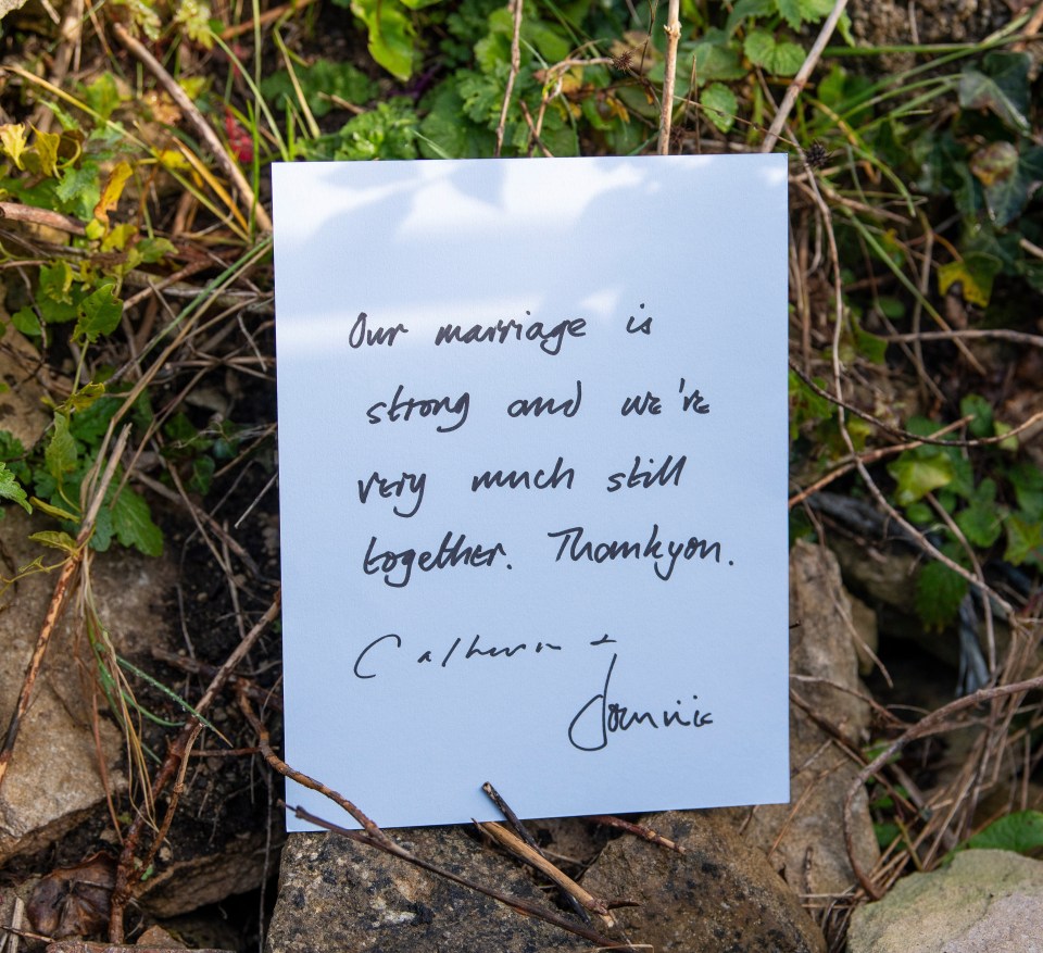 The couple left their note - which they both signed - on a stone wall outside