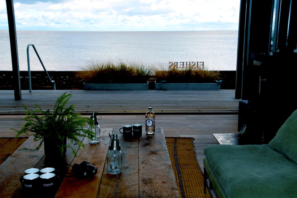 You can learn to make gin with a view of the sea
