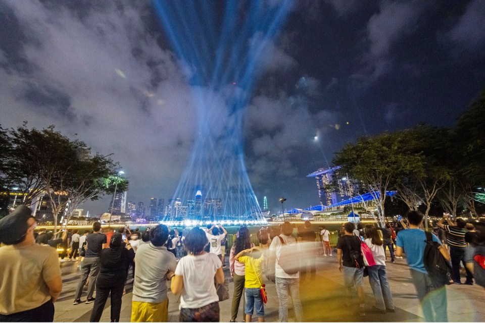 New Year's Eve celebrations were held with few restrictions in Singapore 