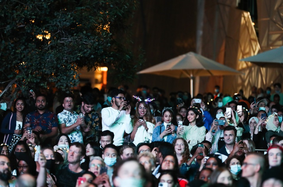 Most who gathered to ring in the New Year did not wear a mask 