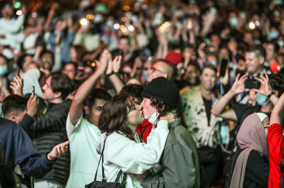A couple are seen kissing as they bring in the New Year in Australia 
