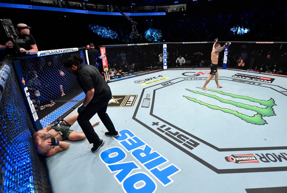Conor McGregor knocked out against Dustin Poirier 