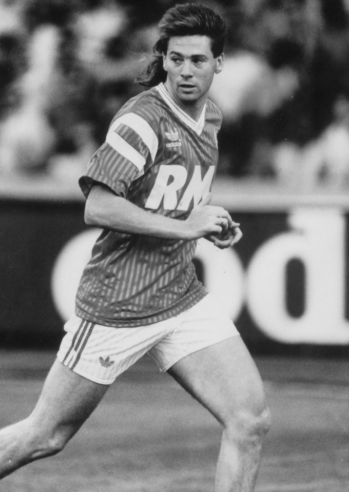 Waddle won three Ligue 1 championships with Marseille and was second in a fans' vote for player of the century in 1990