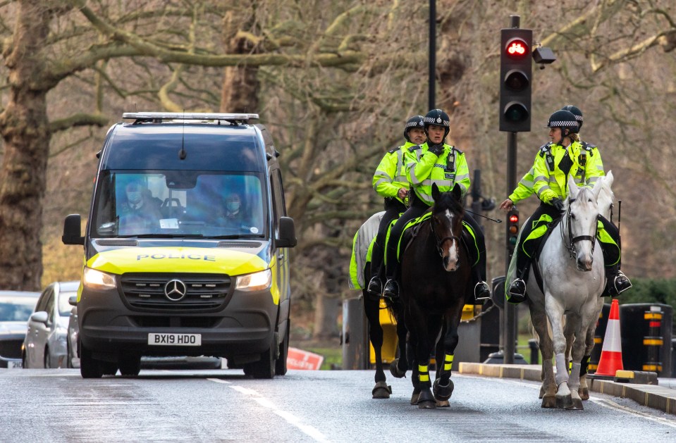 Police patrol Hyde Park this morning as cops warned a tougher stance would be taken on those breaking lockdown