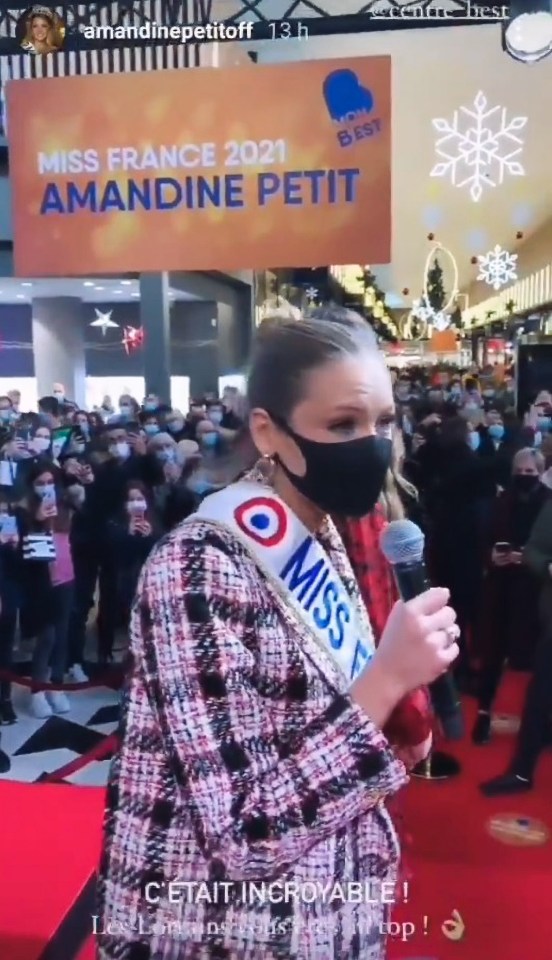 The pageant queen can be seen holding a mic whilst addressing her fans in the packed shopping centre amidst the pandemic 