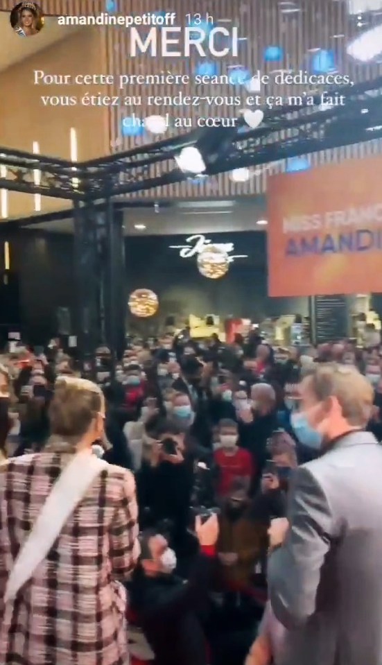 Photographers and fans can be seen being addressed by the 23-year-old but they don't appear to be social distancing 
