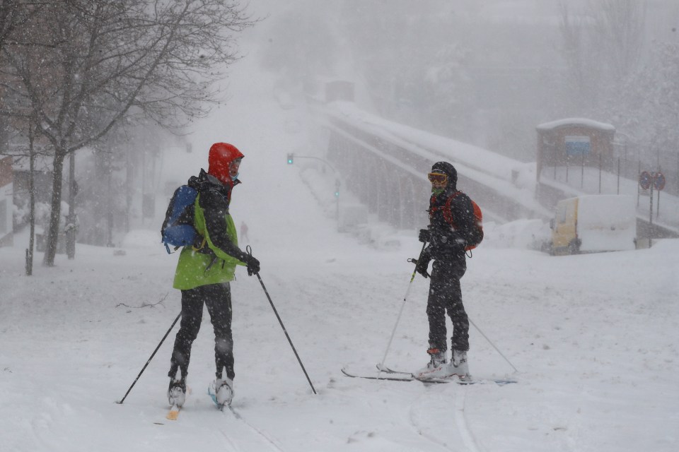 Weather experts say snow will fall for a solid 24 hours