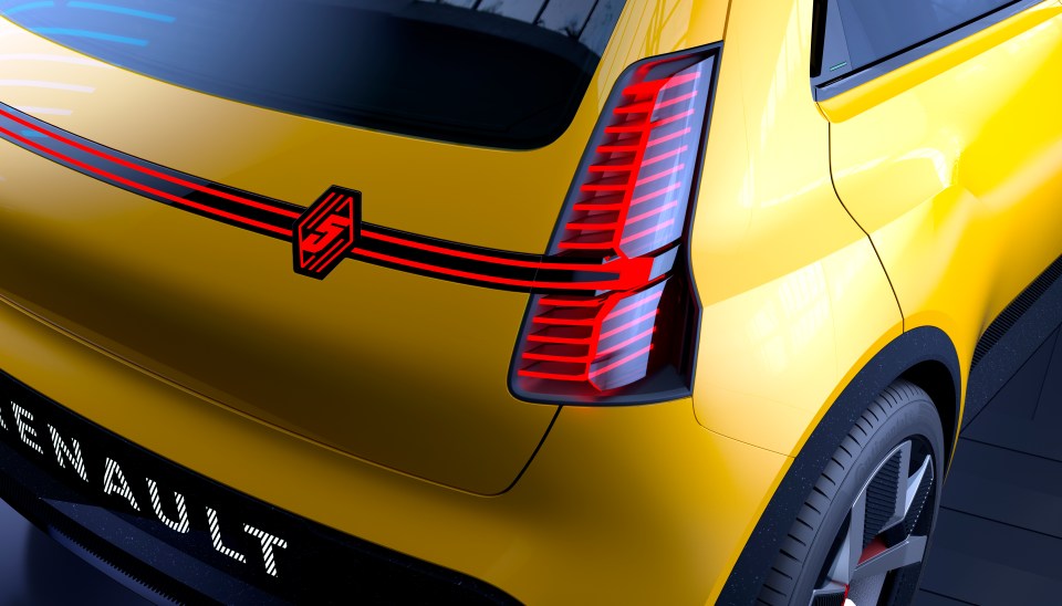 The upright rear lights are also classic 5