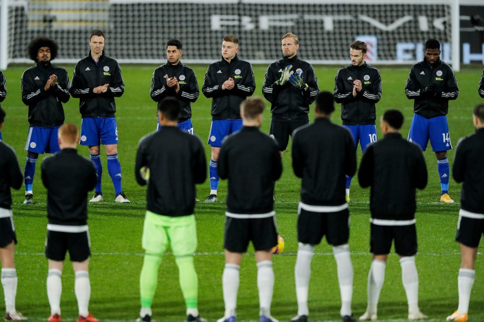 Leicester City and Fulham players clap for Captain Sir Tom
