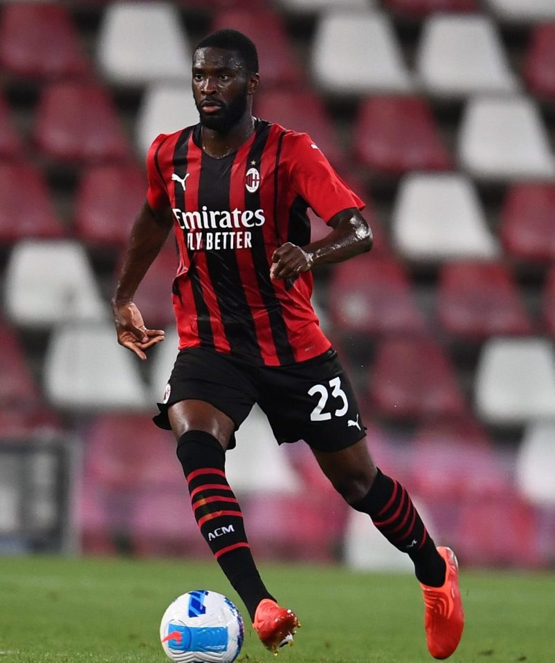  Fikayo Tomori is starring at AC Milan, where he is on the verge of winning Serie A