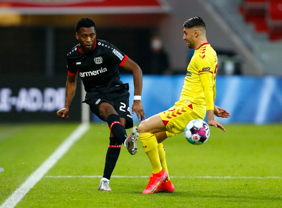 Timothy Fosu-Mensah has torn his ACL and faces at least six months out