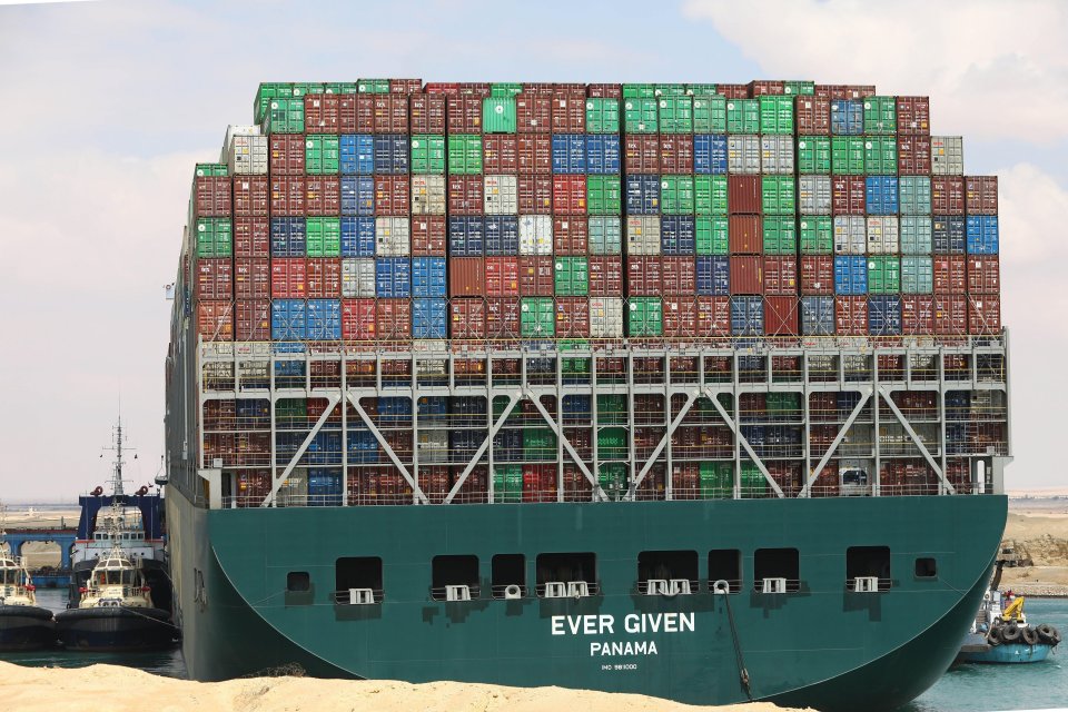 Ever Green, along with its cargo, is still stuck diagonally in the Suez Canal
